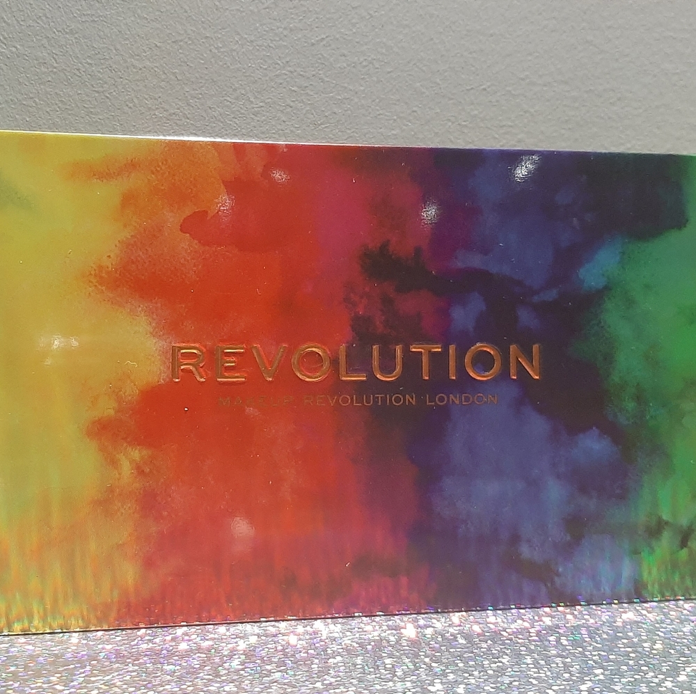 Revolution Forever Flawless We are Love Palette